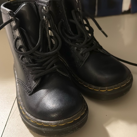 Dr. Martens Other - Dr martens toddler sz8 like new no tag